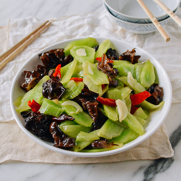 Stir-Fried Celtuce with Wood Ear Mushrooms